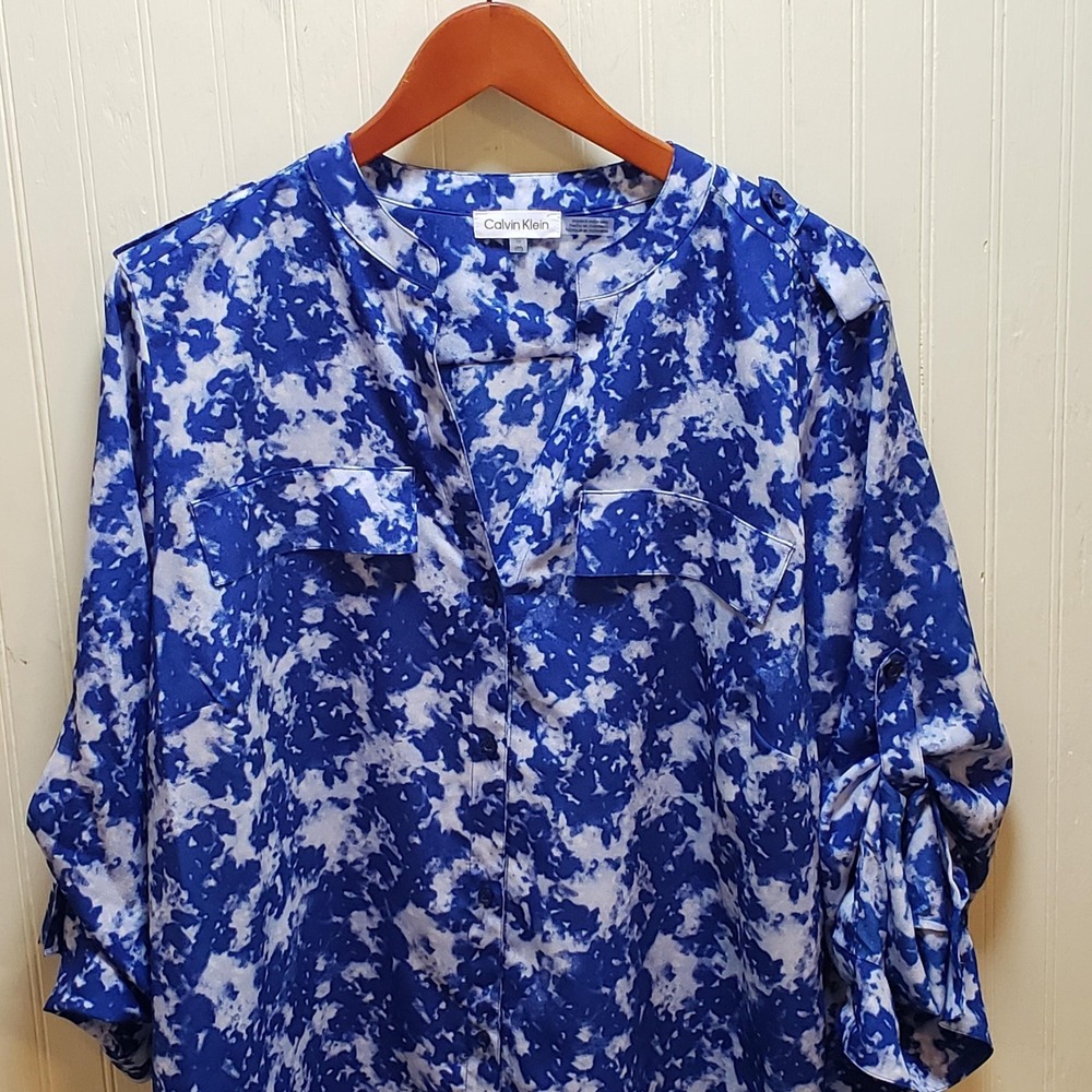 Calvin Klein Blouse Womens Plus 1X Blue Camouflage Vโ Neck Roll Tab Tunic Top